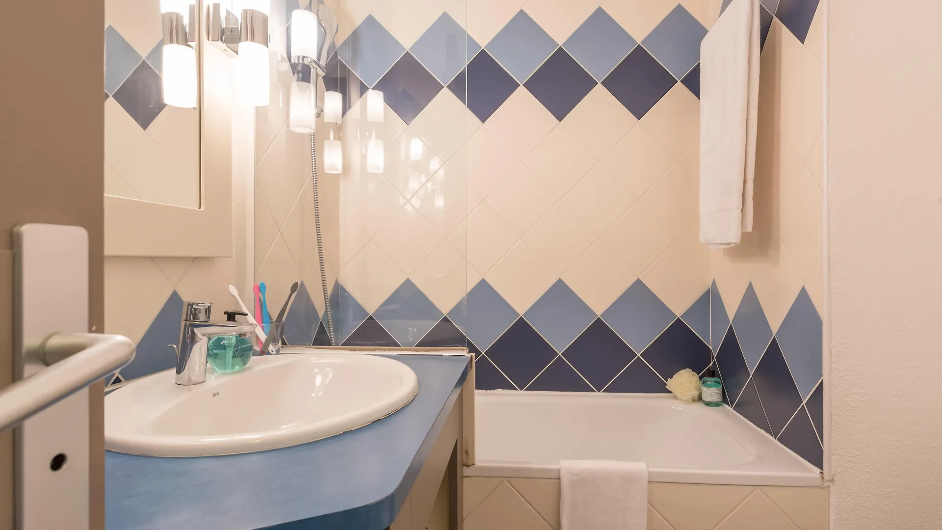 ז'ואן-לה-פינס Residence Pierre & Vacances La Rostagne מלון דירות