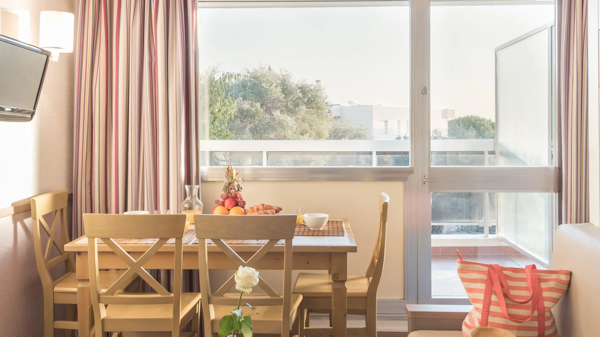 *** מלון דירות ז'ואן-לה-פינס Residence Pierre & Vacances La Rostagne צרפת
