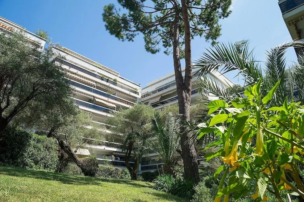מלון דירות ז'ואן-לה-פינס Residence Pierre & Vacances La Rostagne