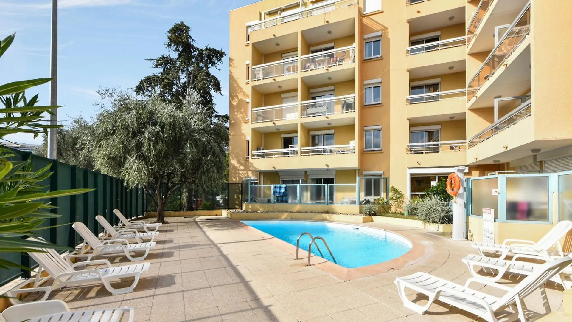 ז'ואן-לה-פינס Residence Pierre & Vacances La Rostagne 3*,