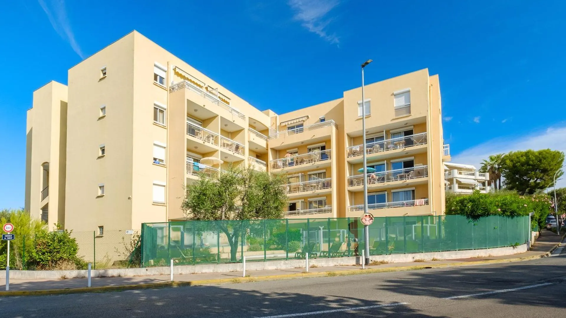 ז'ואן-לה-פינס Residence Pierre & Vacances La Rostagne מלון דירות