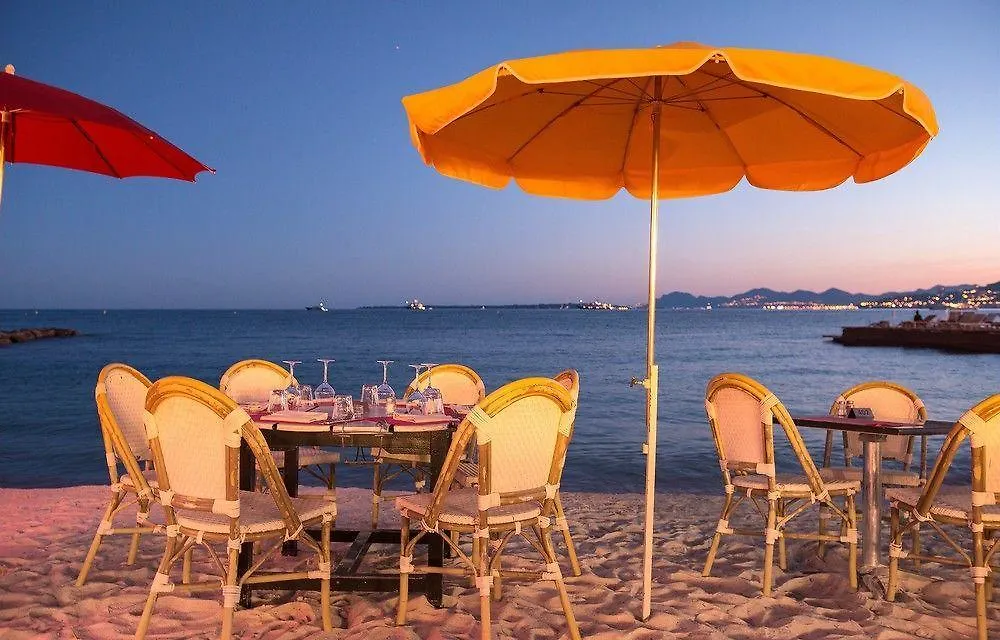 ז'ואן-לה-פינס Residence Pierre & Vacances La Rostagne מלון דירות